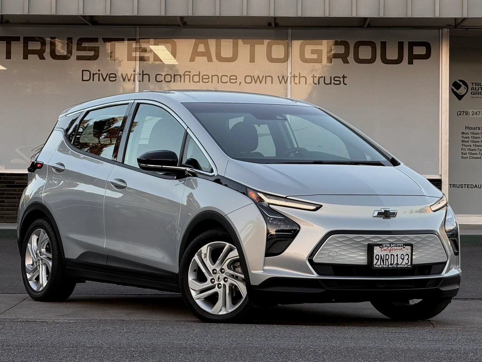 Used 2023 Chevrolet Bolt LT w/ Driver Confidence Package FWD image 3