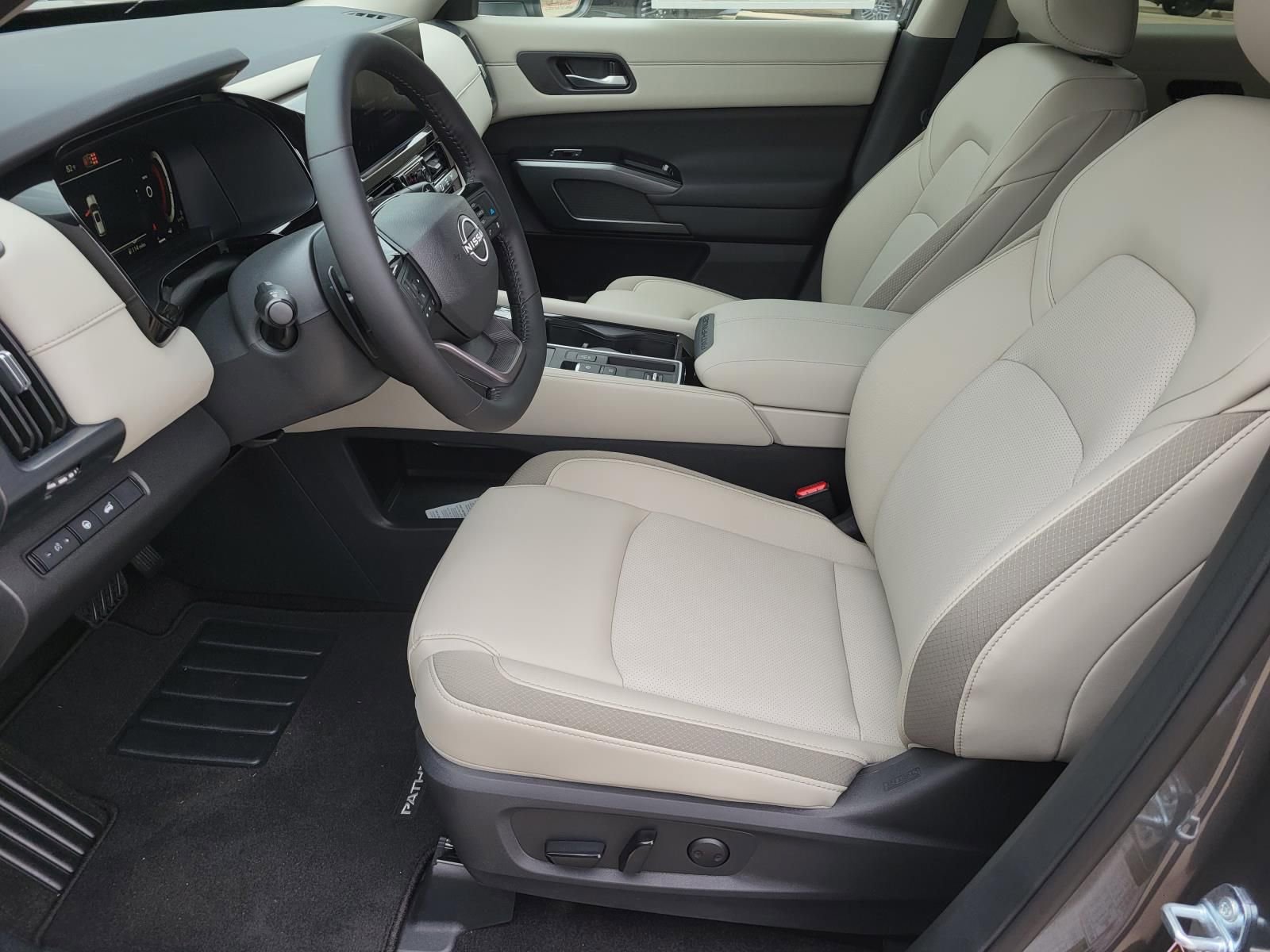 New 2026 Nissan Pathfinder SL w/ Cargo Package FWD image 19