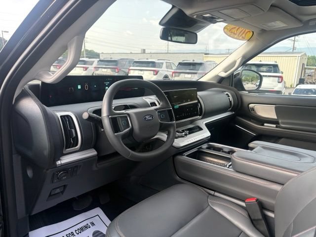 Used 2025 Ford Expedition Active AWD/4WD image 3
