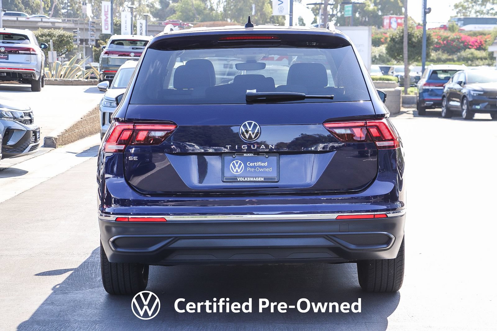 Used 2023 Volkswagen Tiguan SE w/ Panoramic Sunroof Package FWD image 8