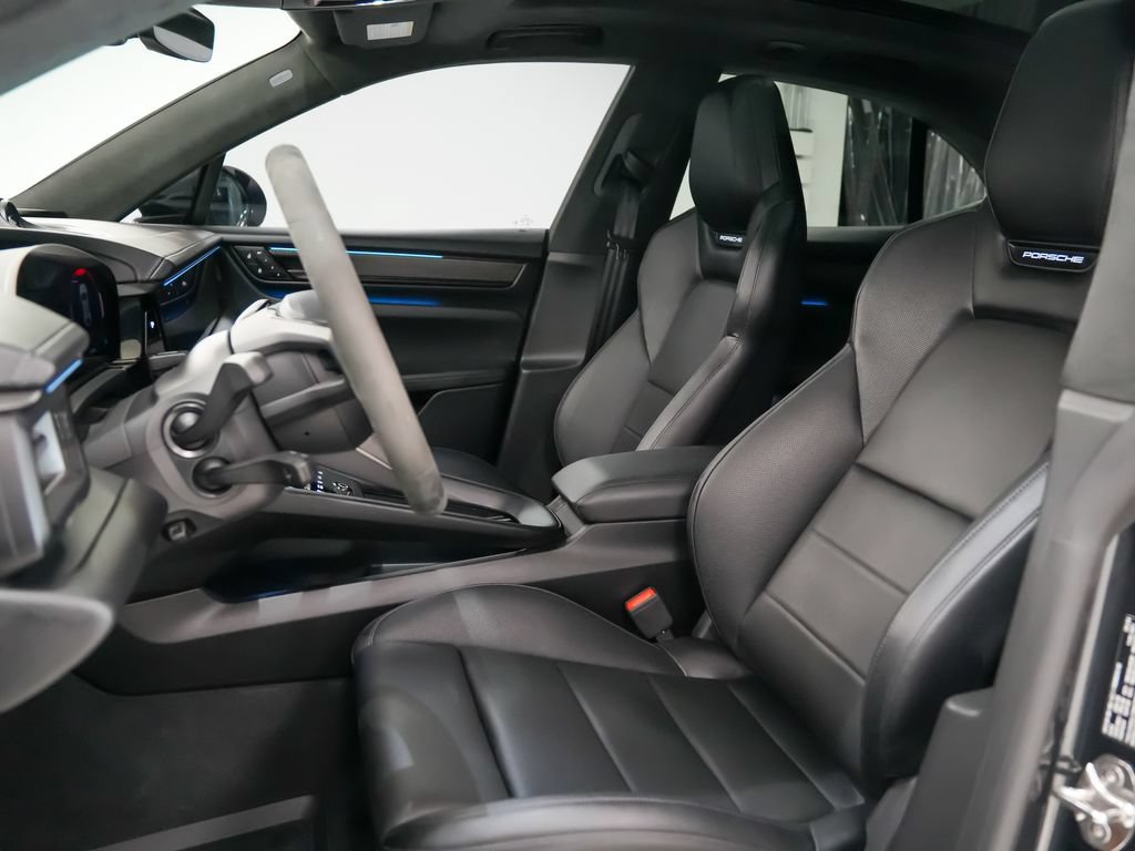 Used 2024 Porsche Macan Turbo Electric AWD/4WD image 5