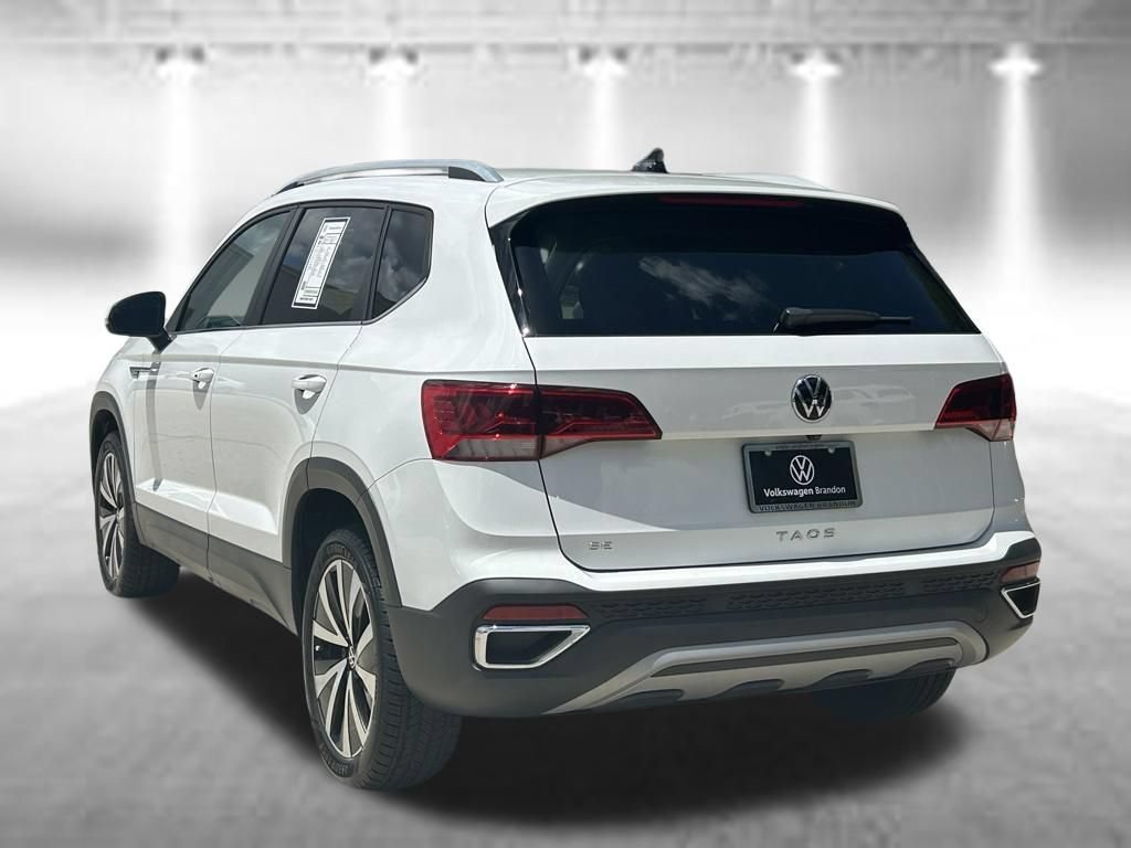 Used 2024 Volkswagen Taos SE FWD image 3