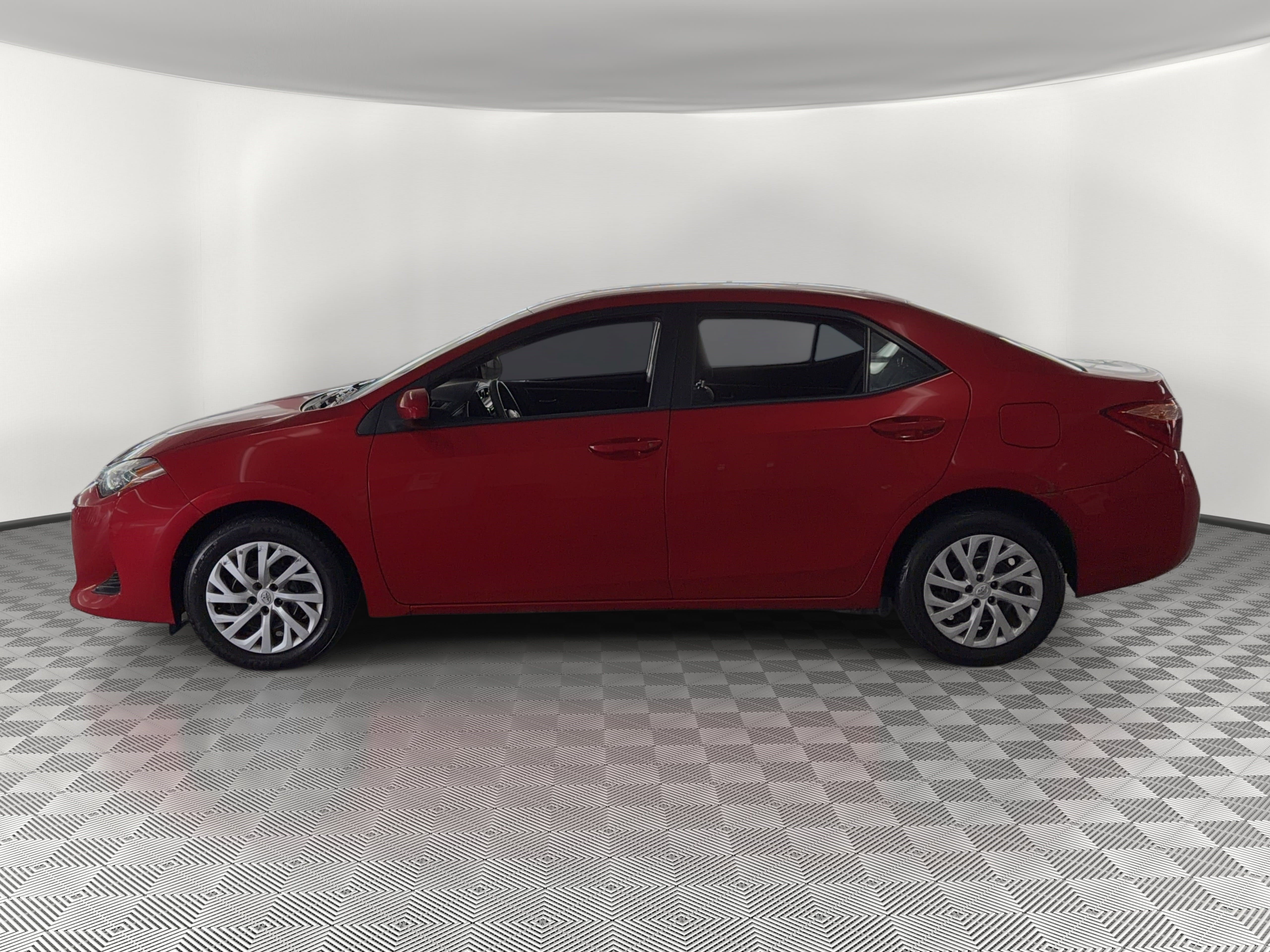 Used 2019 Toyota Corolla LE FWD image 2
