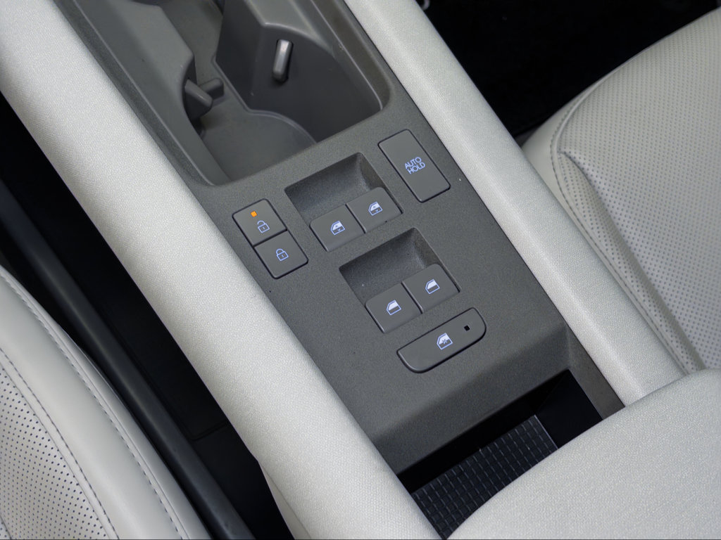 Used 2025 Hyundai Ioniq 6 SEL RWD image 9