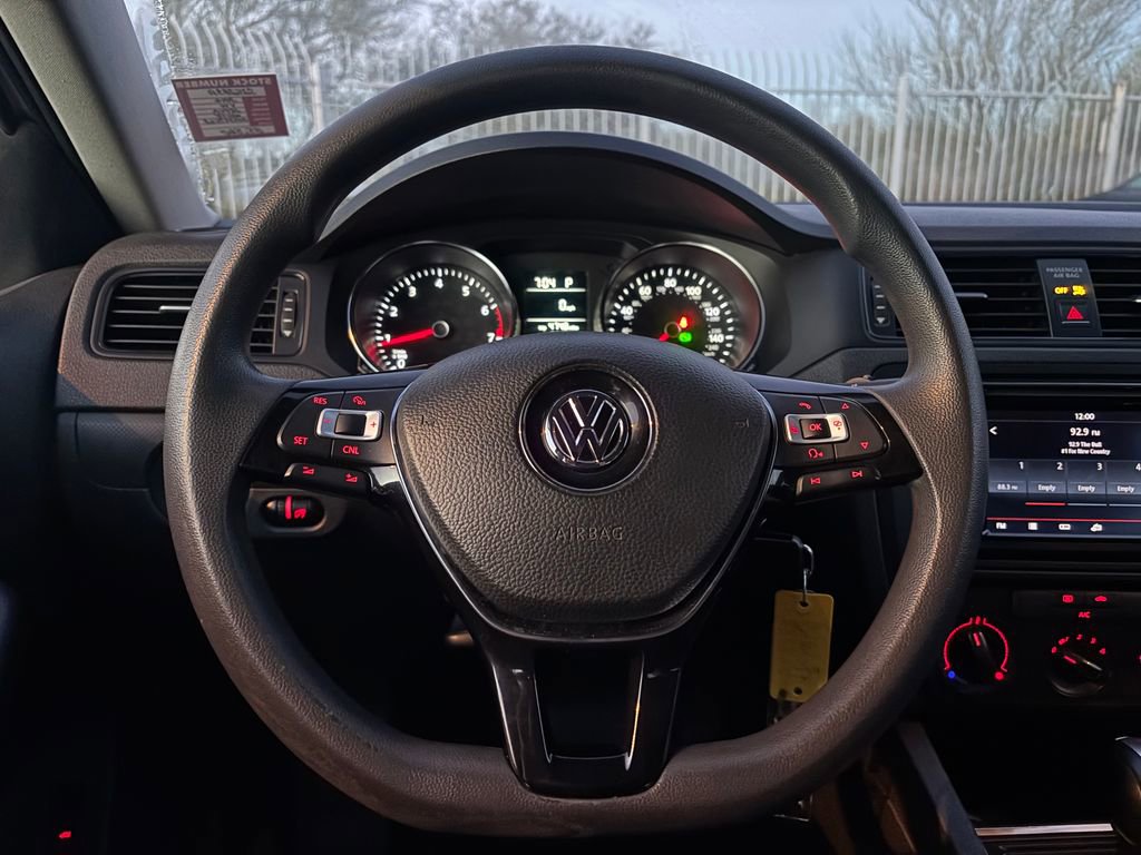 Used 2016 Volkswagen Jetta S image 4