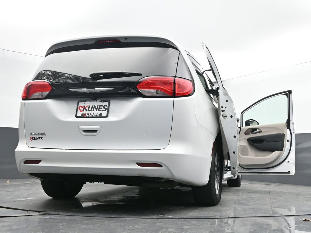 Used 2023 Chrysler Voyager LX FWD image 55