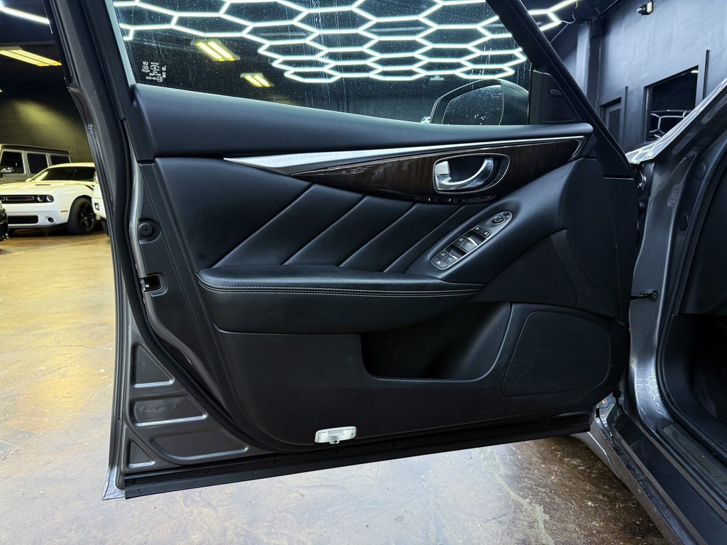 Used 2018 INFINITI Q50 Luxe w/ Essential Package (3.0T Luxe) image 12