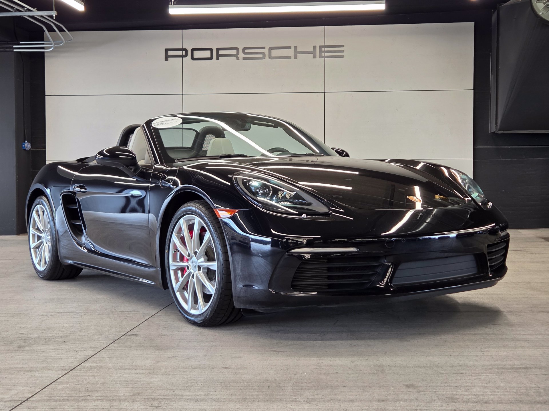Certified 2025 Porsche 718 Boxster S RWD image 25