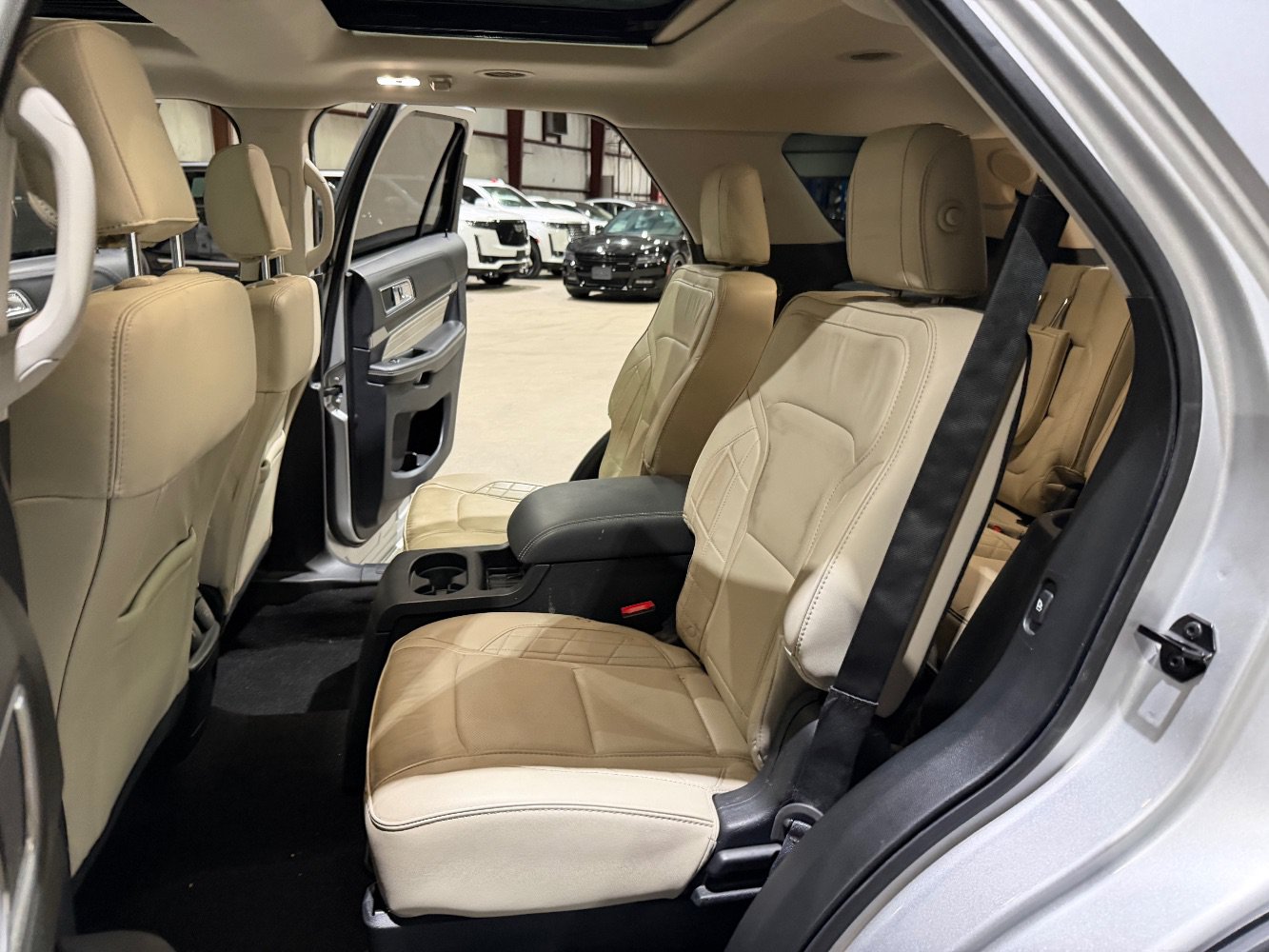 Used 2019 Ford Explorer Platinum AWD/4WD image 18
