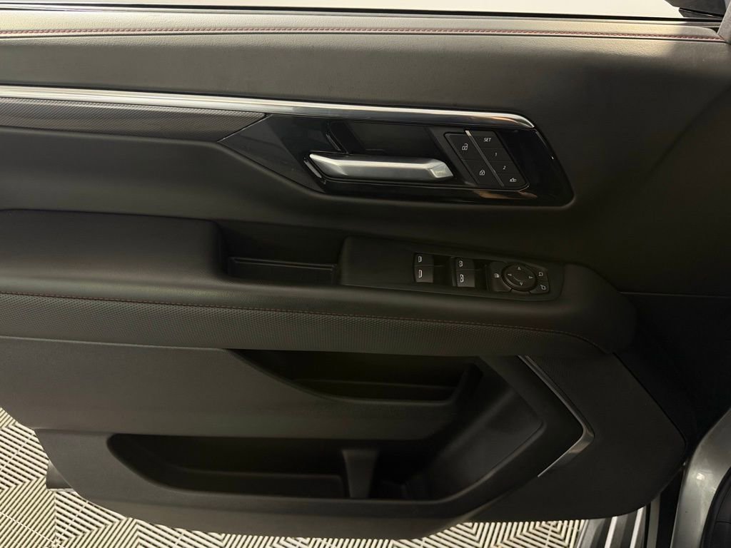 Used 2025 Chevrolet Suburban RST RWD image 24