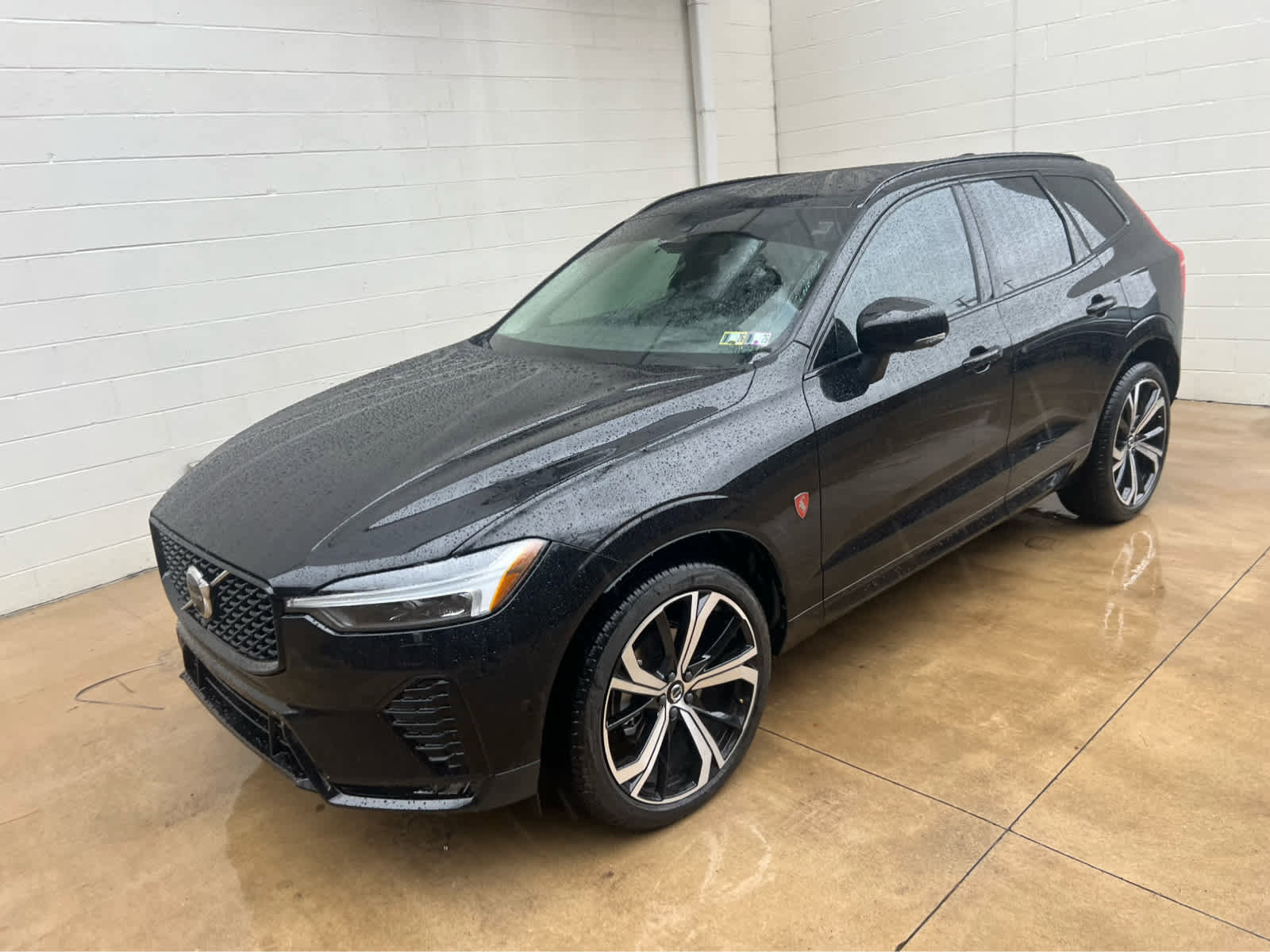 Used 2025 Volvo XC60 B5 Ultra w/ Protection Package Premier image 3