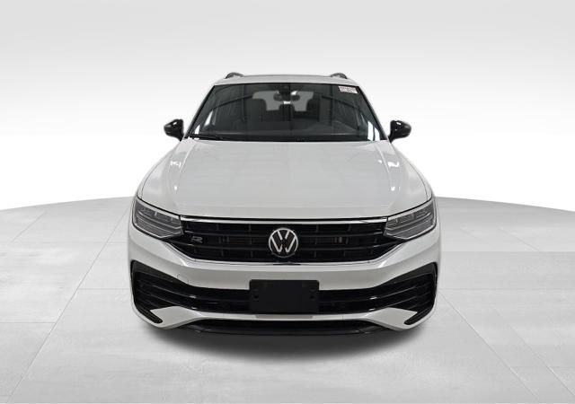 Used 2024 Volkswagen Tiguan SE R-Line AWD/4WD image 2