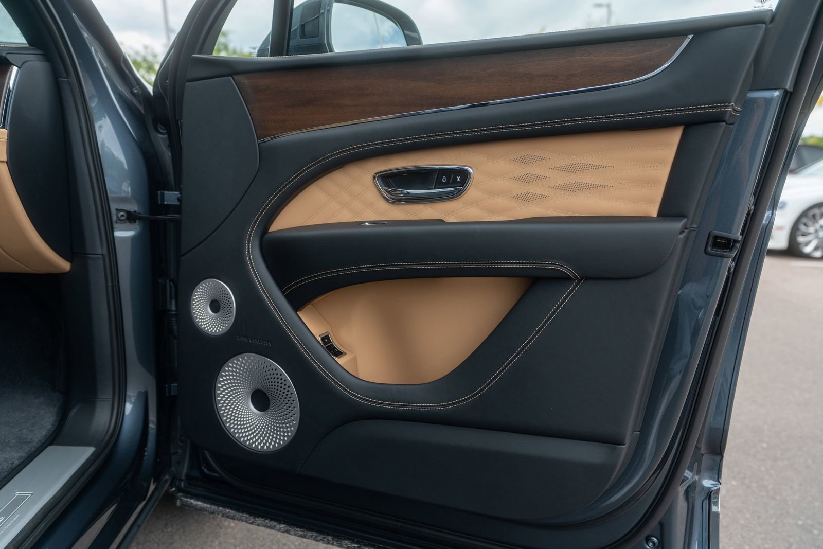 New 2025 Bentley Bentayga image 37