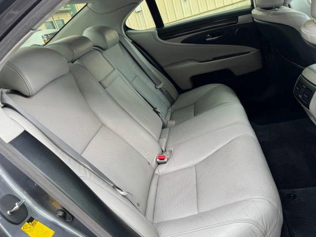 Used 2013 Lexus LS 460 image 32