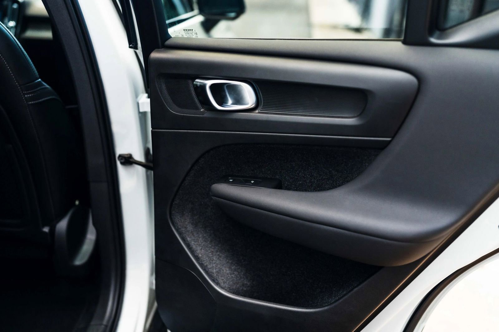 Used 2025 Volvo XC40 B5 Plus w/ Protection Package Premier image 35