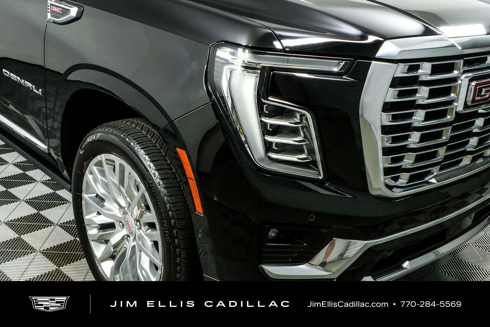 Used 2025 GMC Yukon XL Denali w/ Sun & Power Step Package AWD/4WD image 38