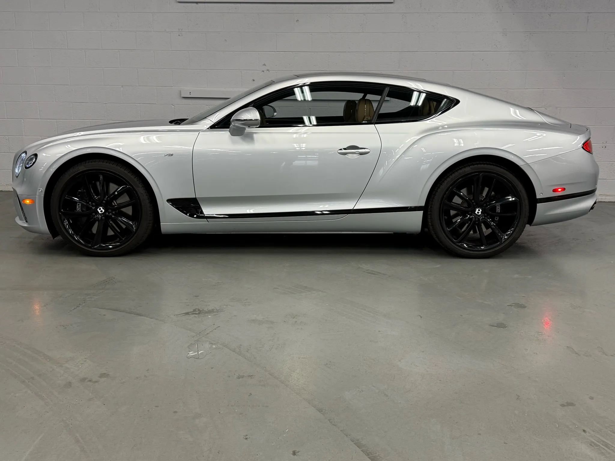 Used 2022 Bentley Continental GT image 4