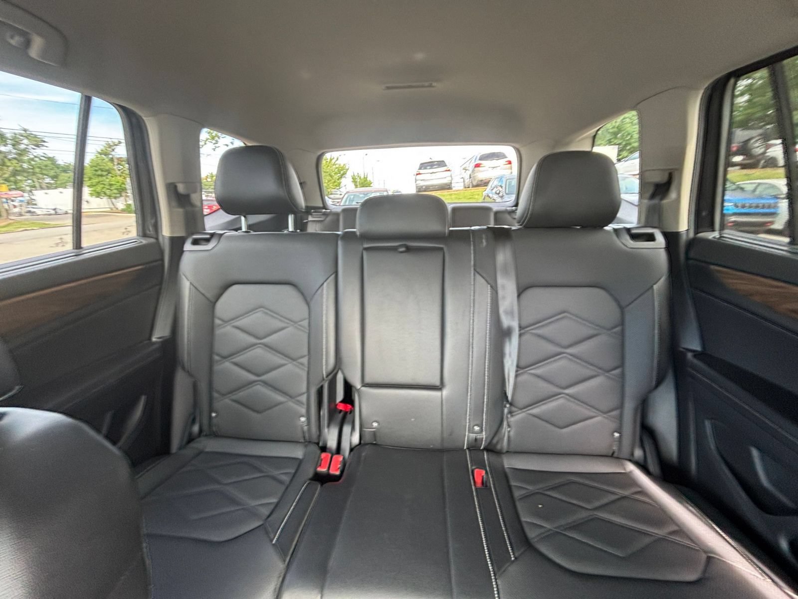 Used 2025 Volkswagen Atlas SE AWD/4WD image 40
