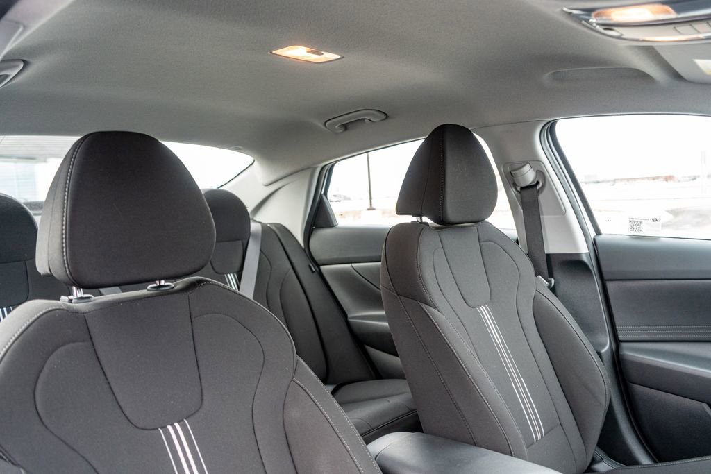 Certified 2025 Hyundai Elantra Blue image 13