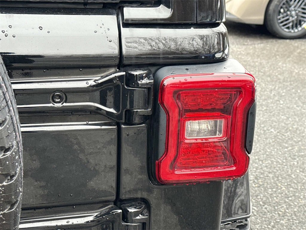 Used 2022 Jeep Wrangler Unlimited Sahara w/ Cold Weather Group image 25