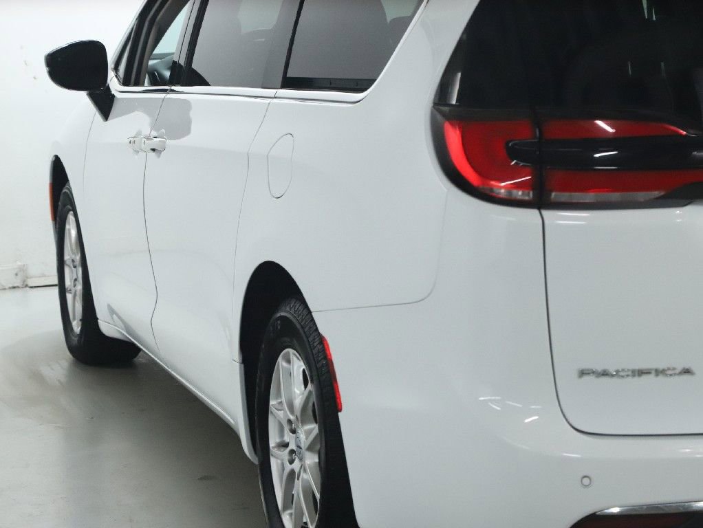 Used 2024 Chrysler Pacifica Touring-L FWD image 39