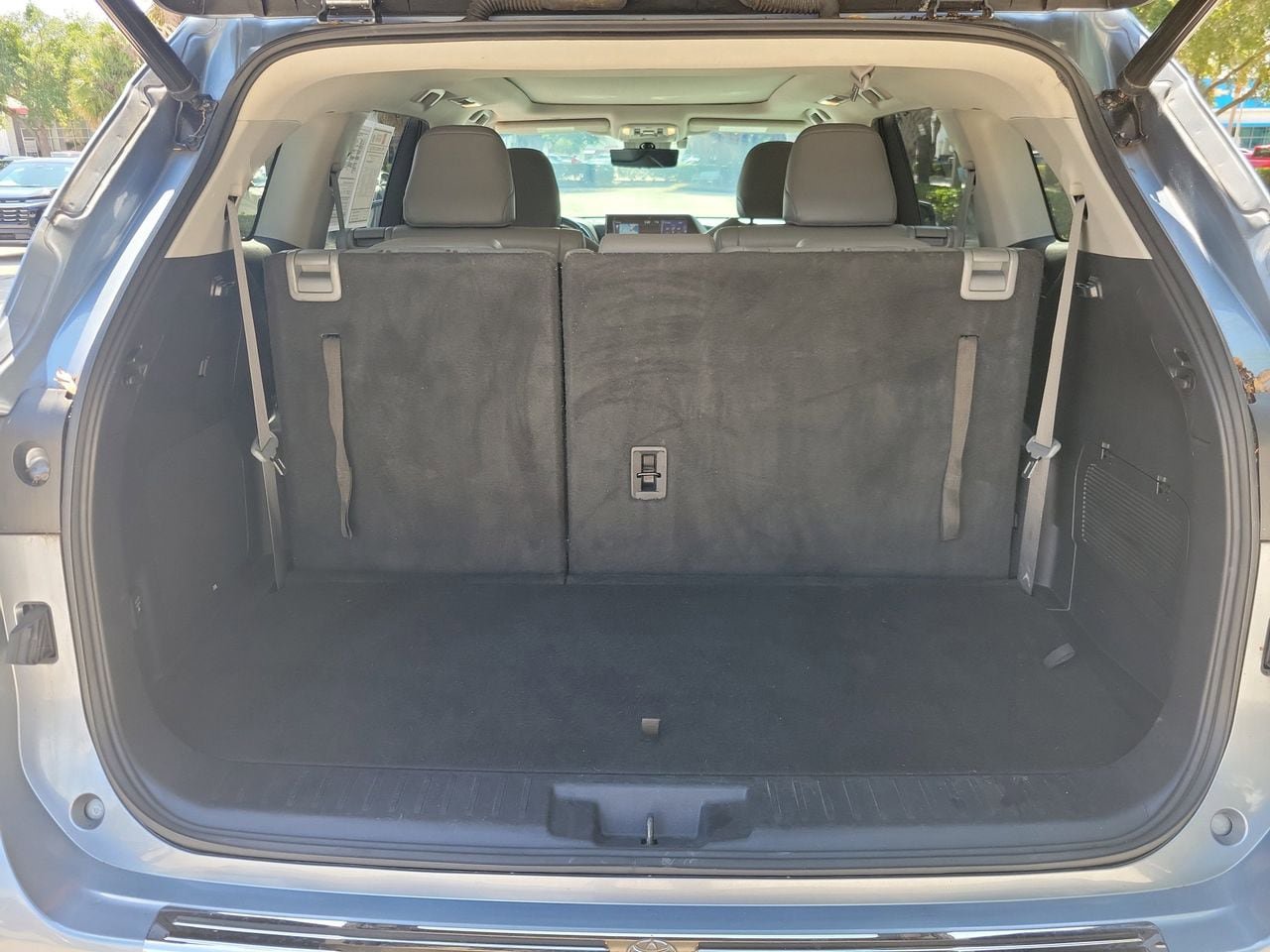 Used 2021 Toyota Highlander Platinum FWD image 9