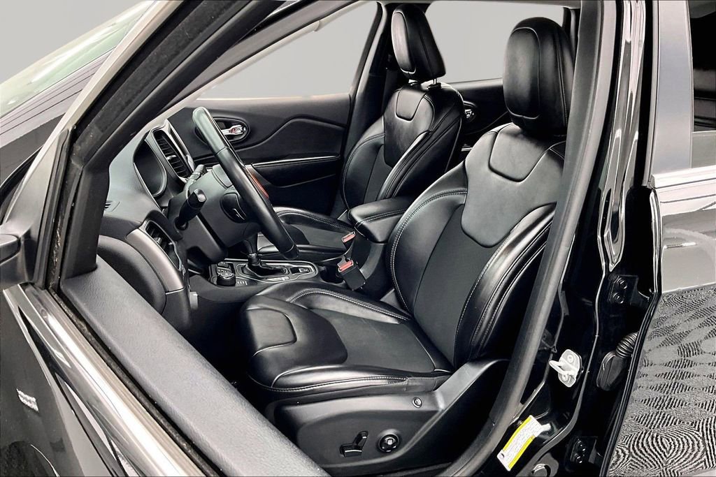 Used 2019 Jeep Cherokee Latitude Plus image 25