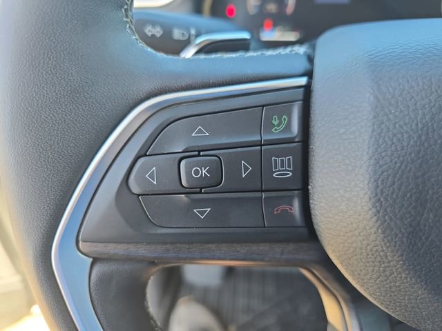 Used 2024 Jeep Grand Cherokee Limited w/ Black Appearance Package image 16