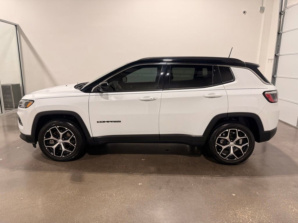 Used 2024 Jeep Compass Limited AWD/4WD image 7