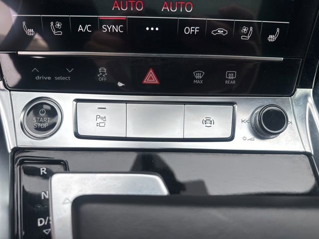 Used 2023 Audi e-tron Premium Plus w/ Premium Plus Package image 25