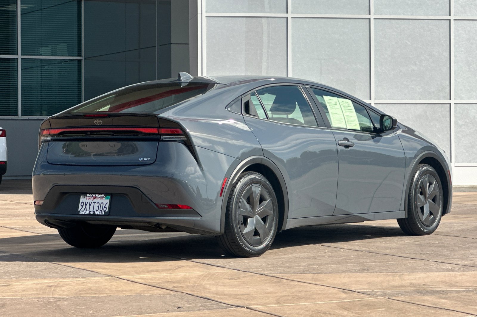 Used 2025 Toyota Prius LE FWD image 4
