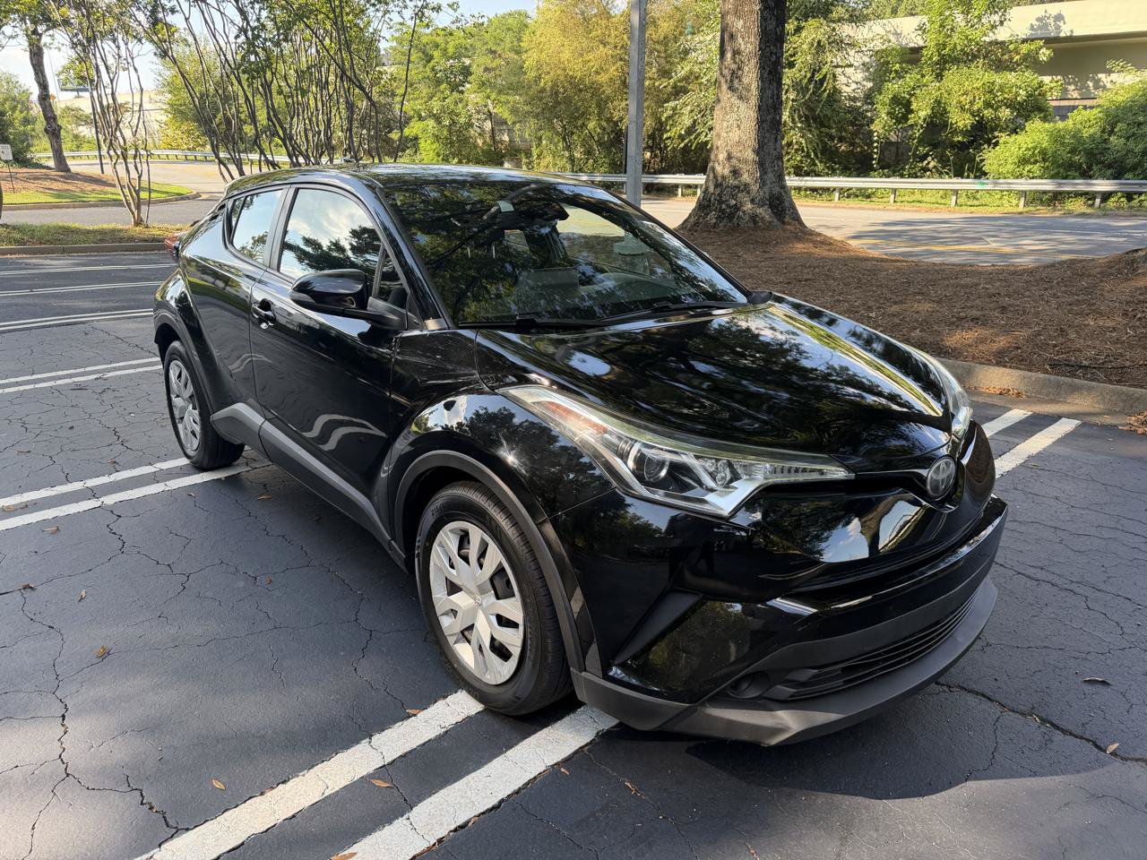 Used 2019 Toyota C-HR LE FWD image 3