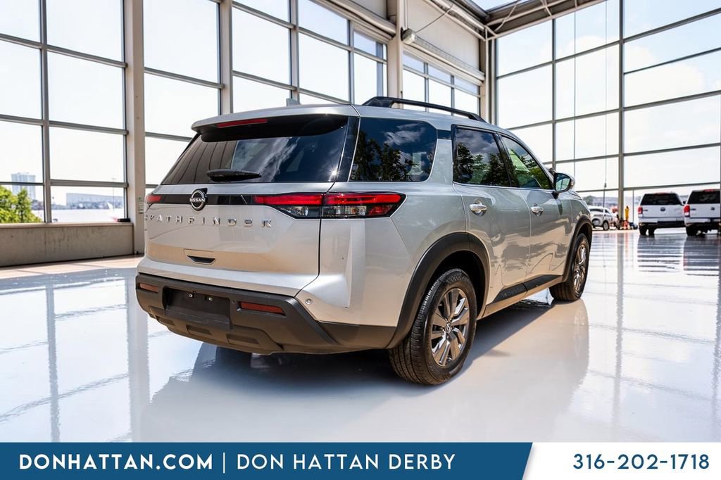 Used 2025 Nissan Pathfinder SV FWD image 32