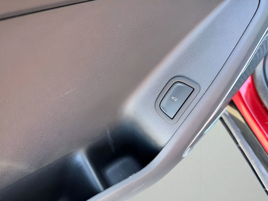 Used 2025 Chevrolet Traverse RS w/ LPO, Floor Liner Package AWD/4WD image 23