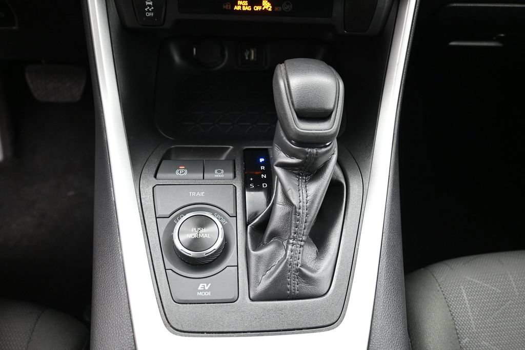 Used 2025 Toyota RAV4 XLE AWD/4WD image 25
