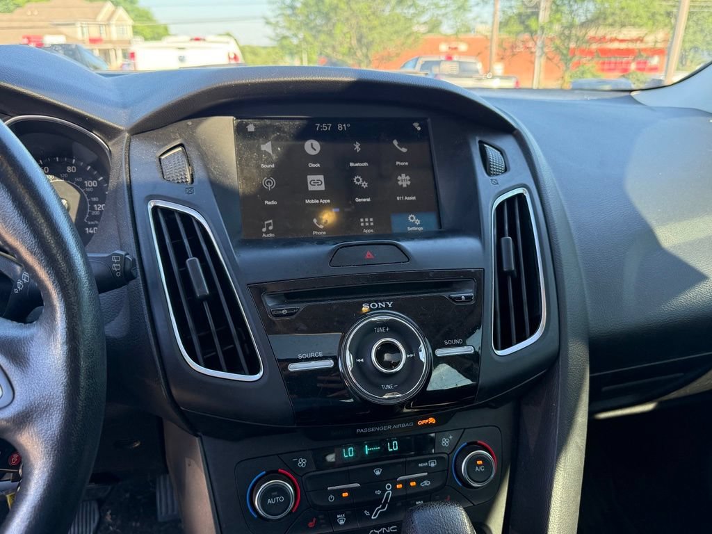 Used 2017 Ford Focus SEL w/ Cold Weather Package FWD image 19