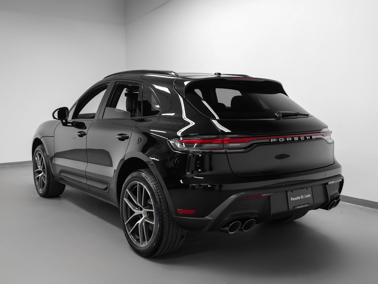 Certified 2026 Porsche Macan AWD/4WD image 3