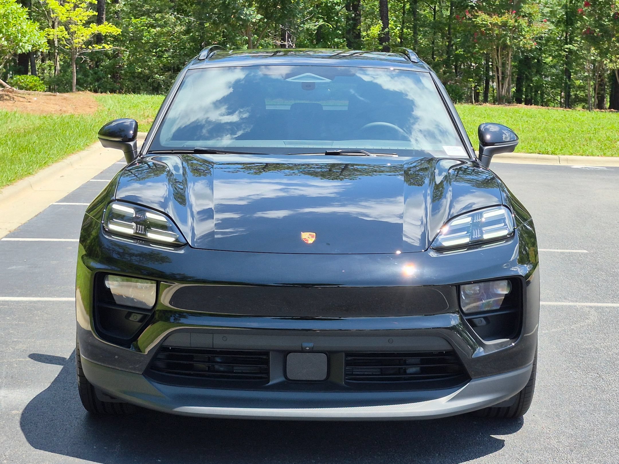New 2026 Porsche Macan Turbo Electric RWD image 35