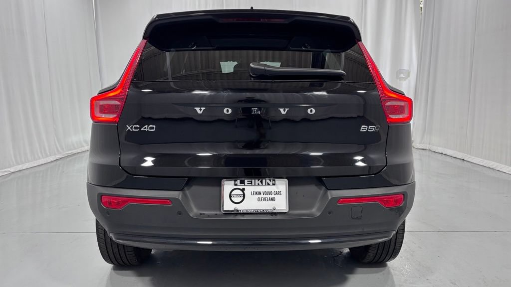 Certified 2026 Volvo XC40 B5 Plus AWD/4WD image 7