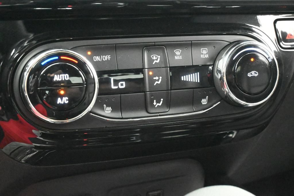 Used 2025 Chevrolet Trax RS FWD image 19