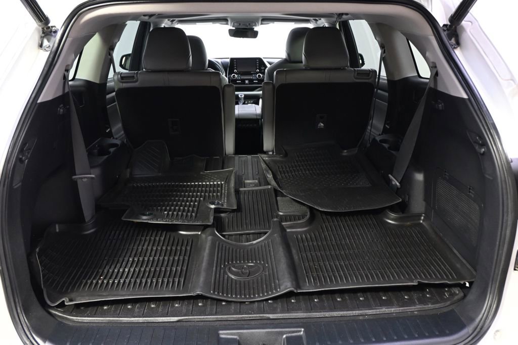 Used 2022 Toyota Highlander XLE image 19