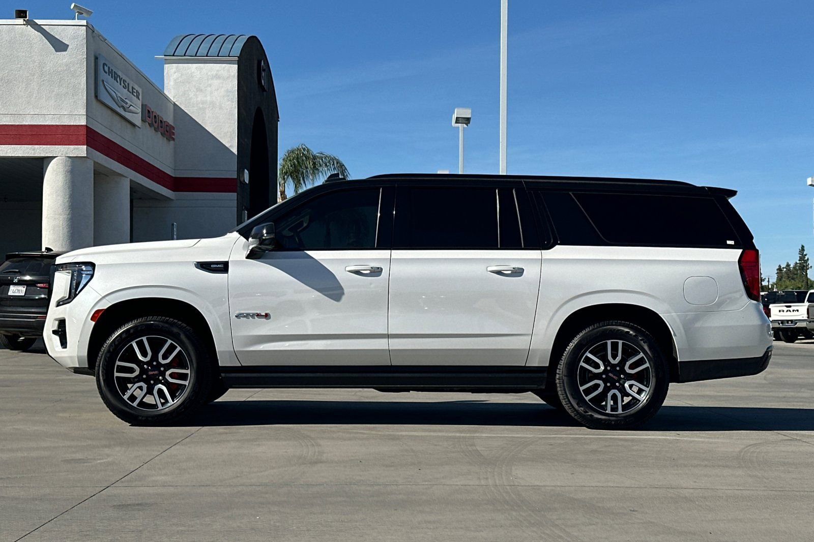 Used 2023 GMC Yukon XL AT4 w/ AT4 Premium Plus Package image 3