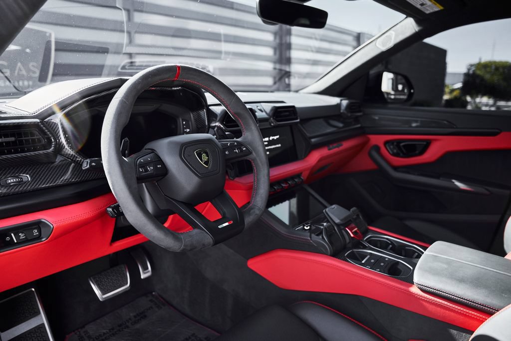 Used 2025 Lamborghini Urus S AWD/4WD image 2