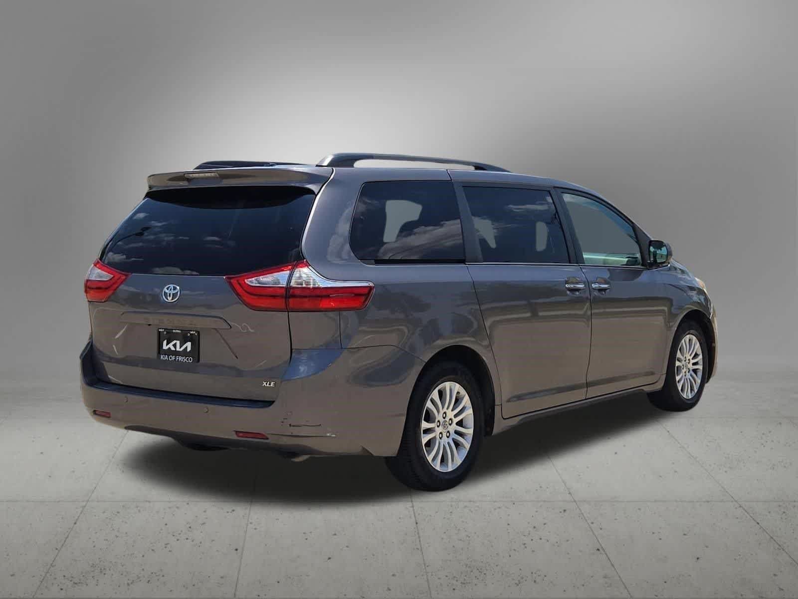 Used 2015 Toyota Sienna XLE w/ XLE Navigation Package FWD image 6