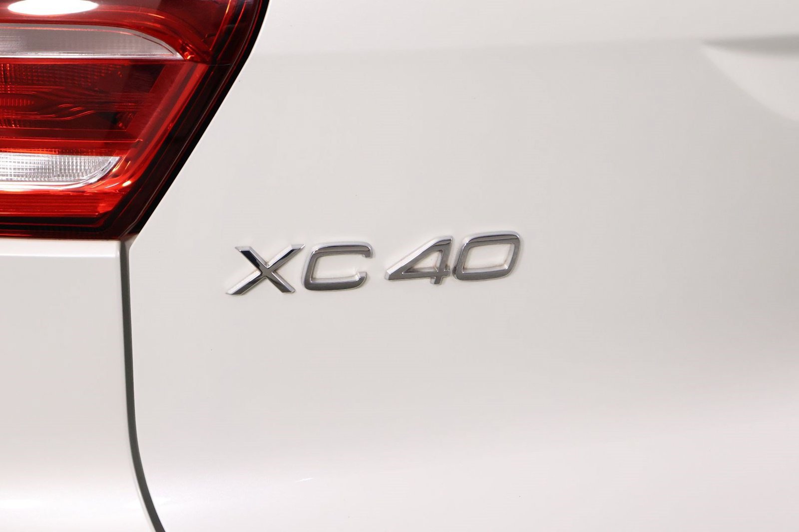 Certified 2023 Volvo XC40 B5 Plus w/ Driver Assist Package AWD/4WD image 19