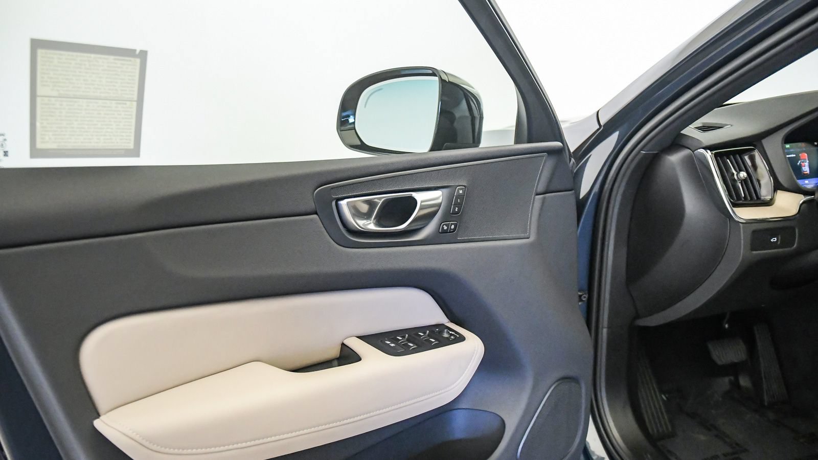 Certified 2026 Volvo XC60 B5 Plus w/ Protection Package Premier AWD/4WD image 25