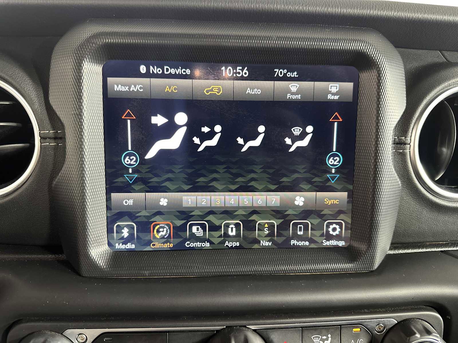 Used 2020 Jeep Wrangler Unlimited Sahara image 32