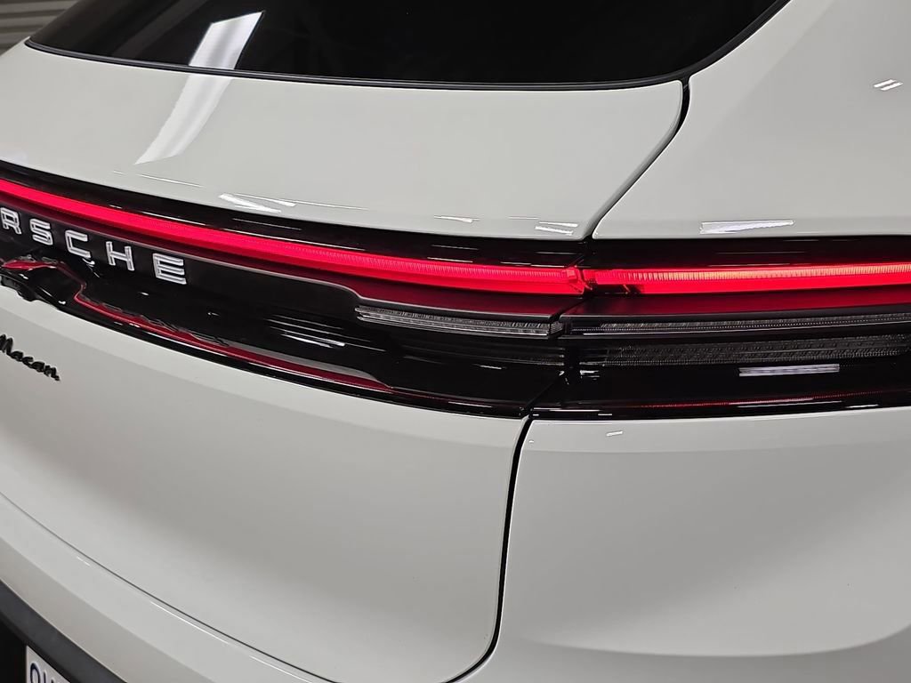 Certified 2025 Porsche Macan Electric image 30
