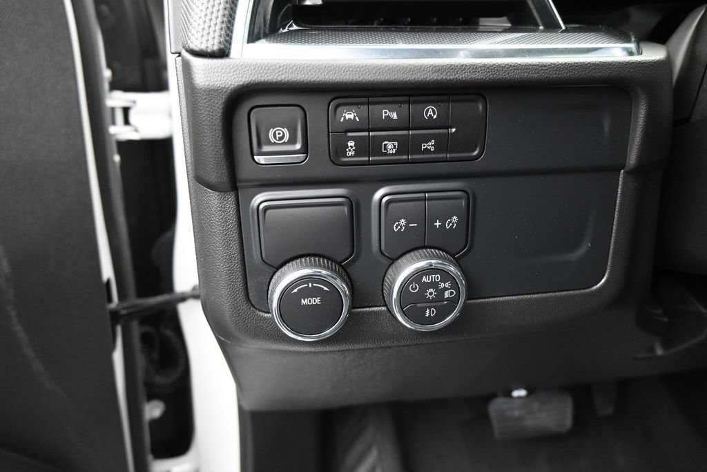 Used 2025 Chevrolet Suburban RST w/ Comfort Package RWD image 13