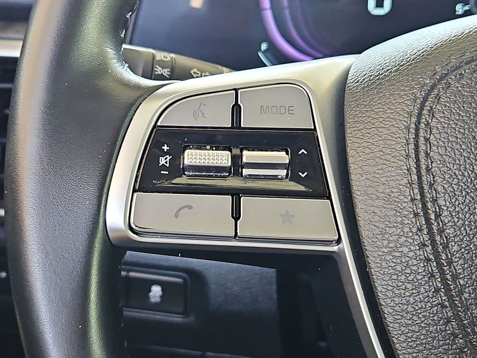 Certified 2025 Kia Telluride EX w/ EX Captain's Chair Package FWD image 22